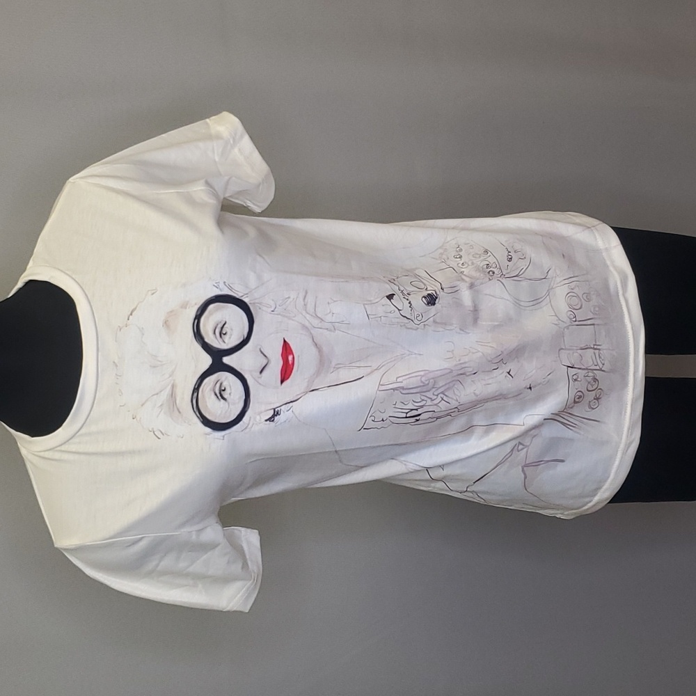 Doris Apfel Tribute T-Shirt Round Neck Short Sleeves Size S